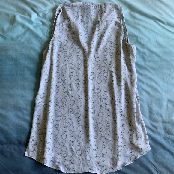 Worthington Chain Print Sleeveless Blouse - Picture 2 of 8